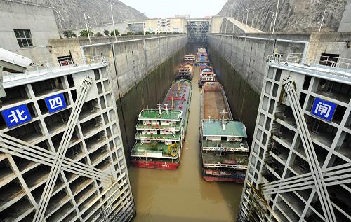 三峡船闸今年货运量突破5000万吨