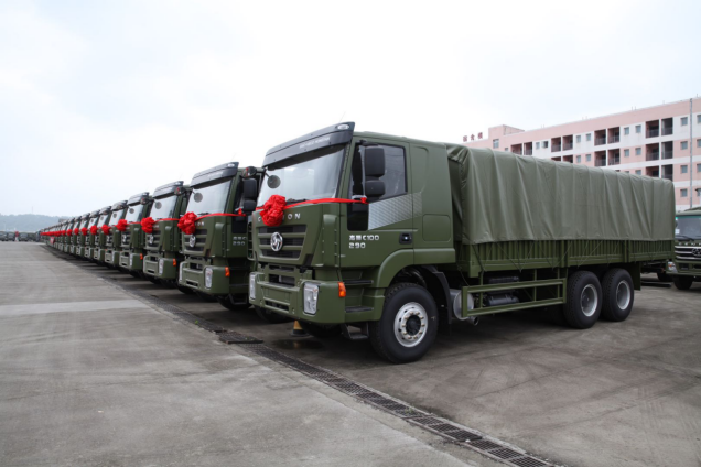 上汽红岩海外市场稿件-军规品质备受青睐 290辆红岩军车交付柬埔寨-20200613415.png